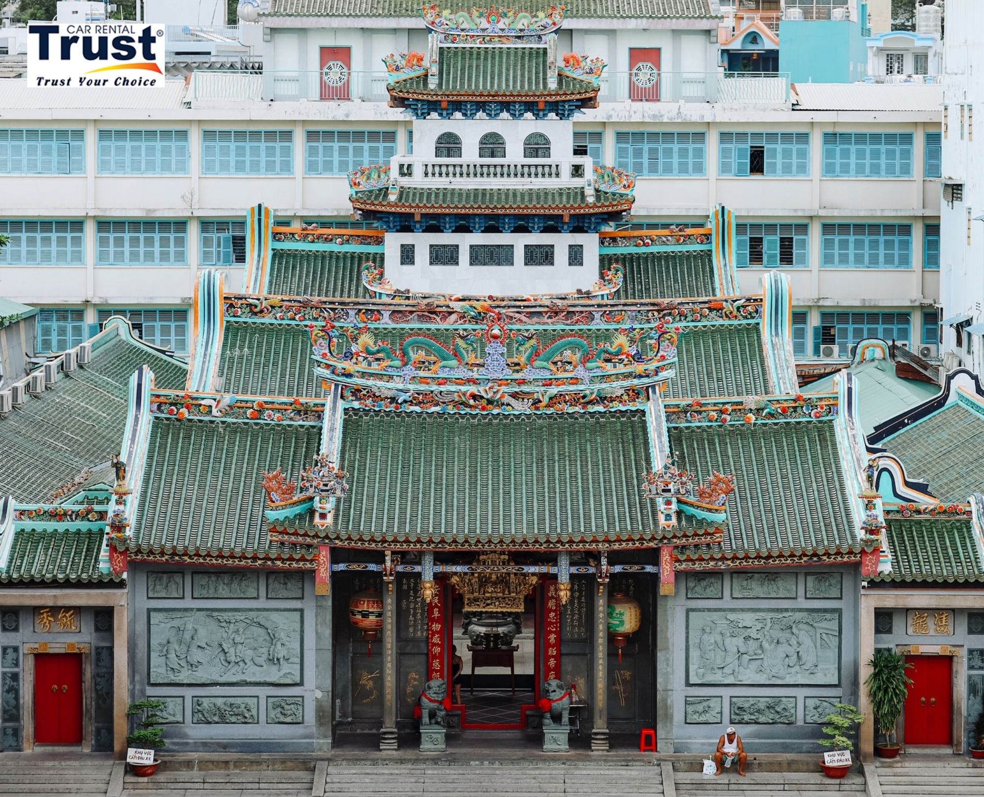 a-vibrant-and-detailed-chinese-community-hall-in-saigon-showcasing-traditional-architectural-styles