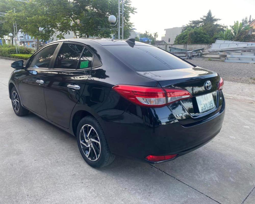 Black Sedan Vios 4 seats 