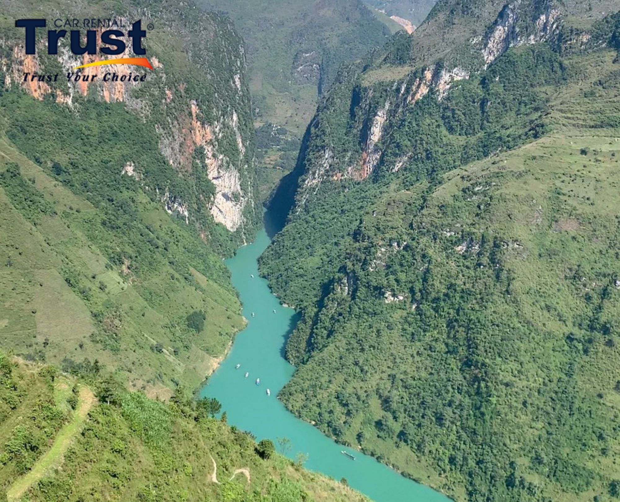 breathtaking-nho-que-river-and-canyon-landscape-in-ha-giang-experience-this-view-comfortably-with-a-private-car-from-hanoi-to-ha-giang