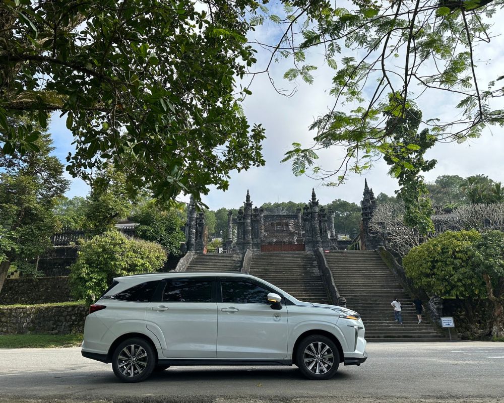 Car rental from Chan May Port to Hue Tour 1 Day