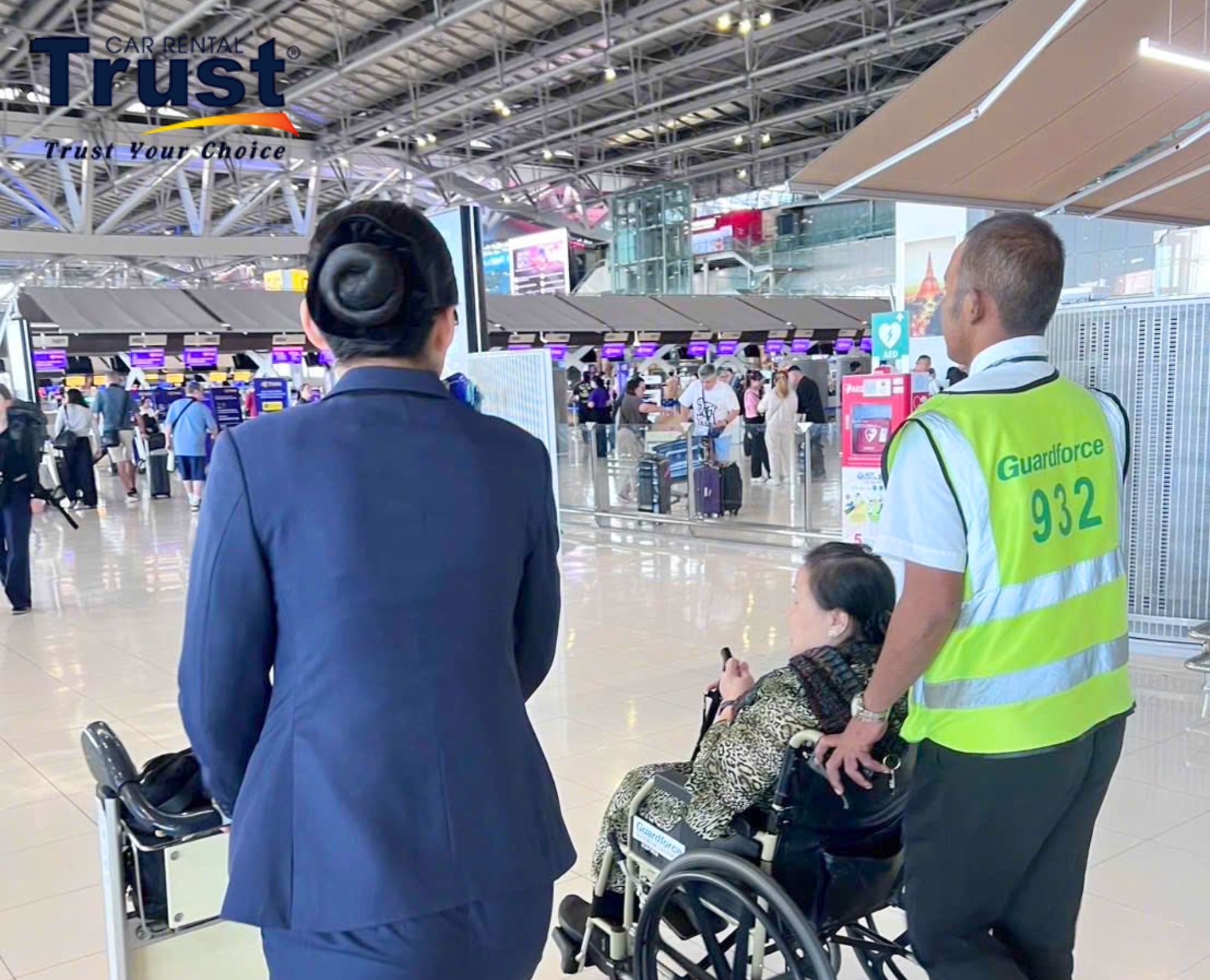 elderly-travelers-benefit-from-the-fast-track-ho-chi-minh-airport-service-receiving-dedicated-support-and-wheelchair-assistance