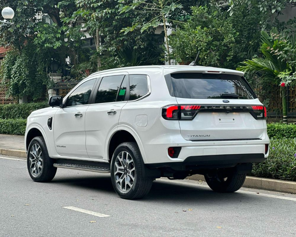 Ford Everest SUVs type 7-seater