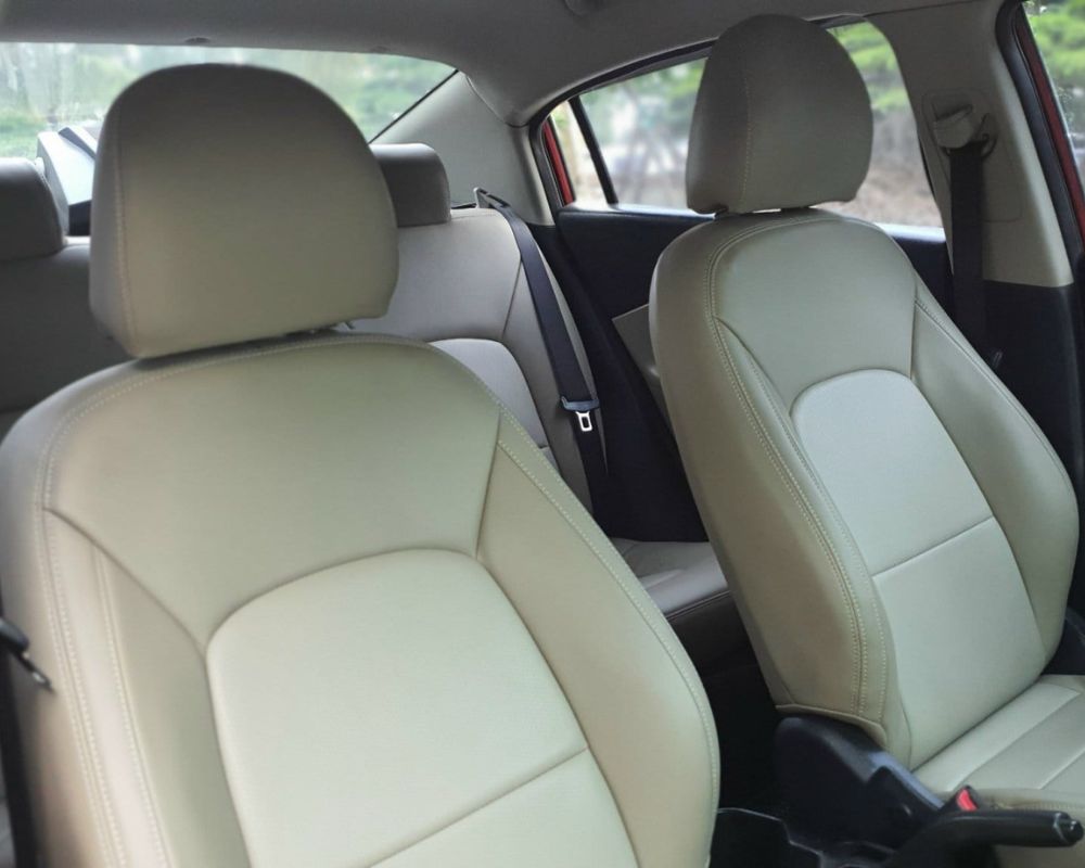 Interior Kia Rio 4 seat