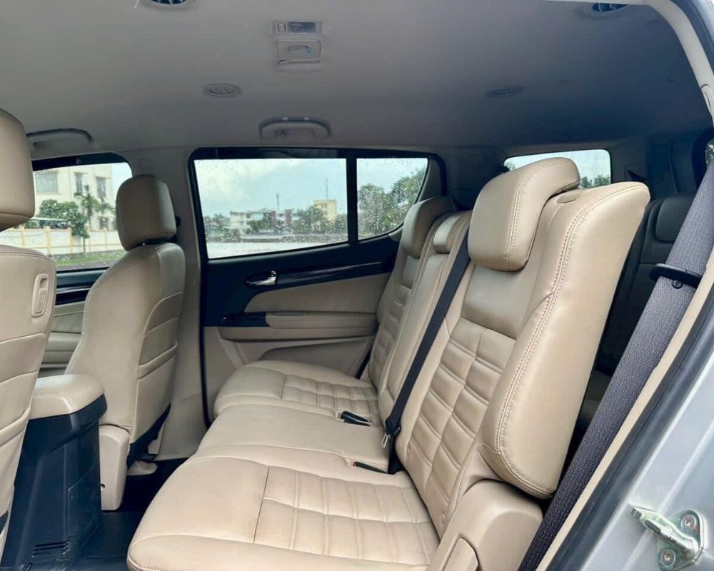 Interior of Isuzu Mux Prestige SUV 7 seats