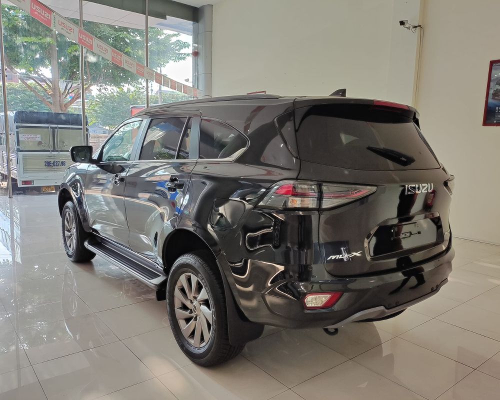 Isuzu Mux Prestige SUV type 7 seats