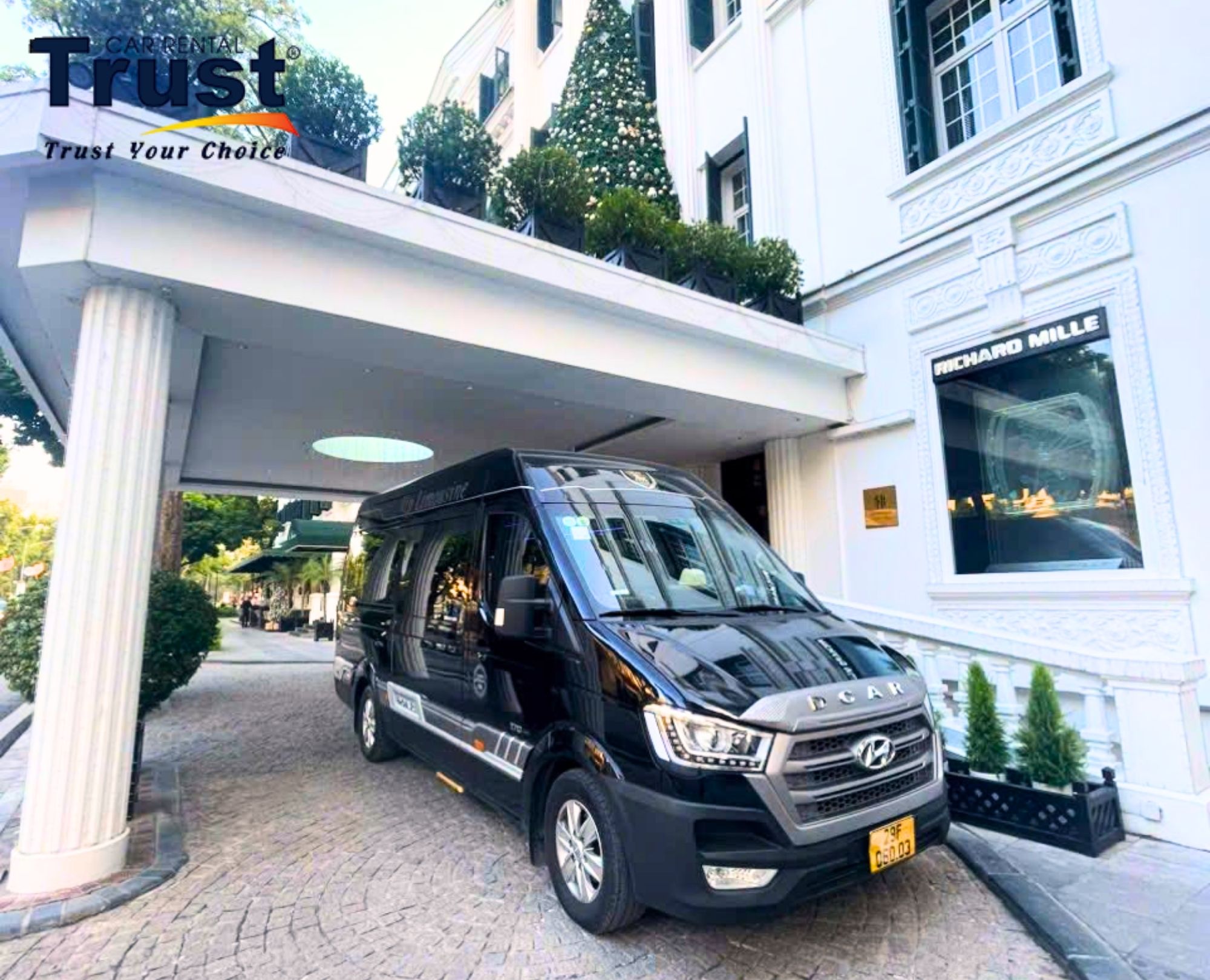luxury-private-car-rental-for-north-east-vietnam-loop-4-day-featuring-a-clean-modern-black-limousine