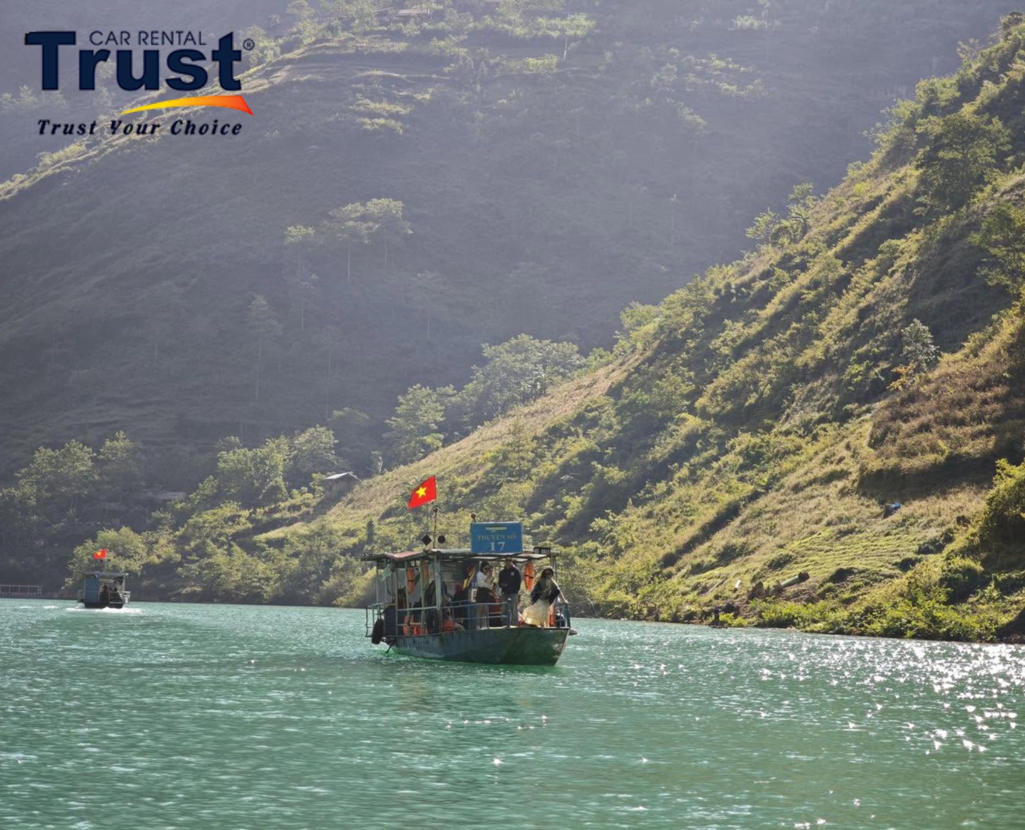 Nho Que River boat tour as a popular nearby attraction when visiting Meo Vac