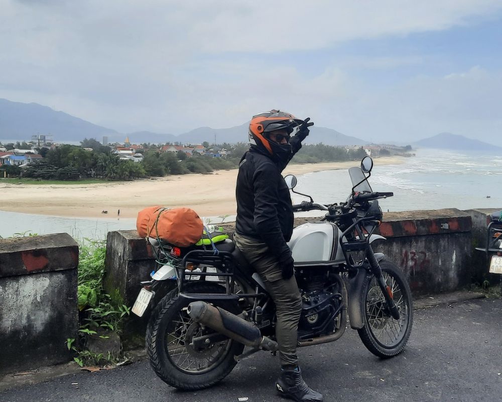 Ride a motorcycle from Hoian to Ba Na Hills