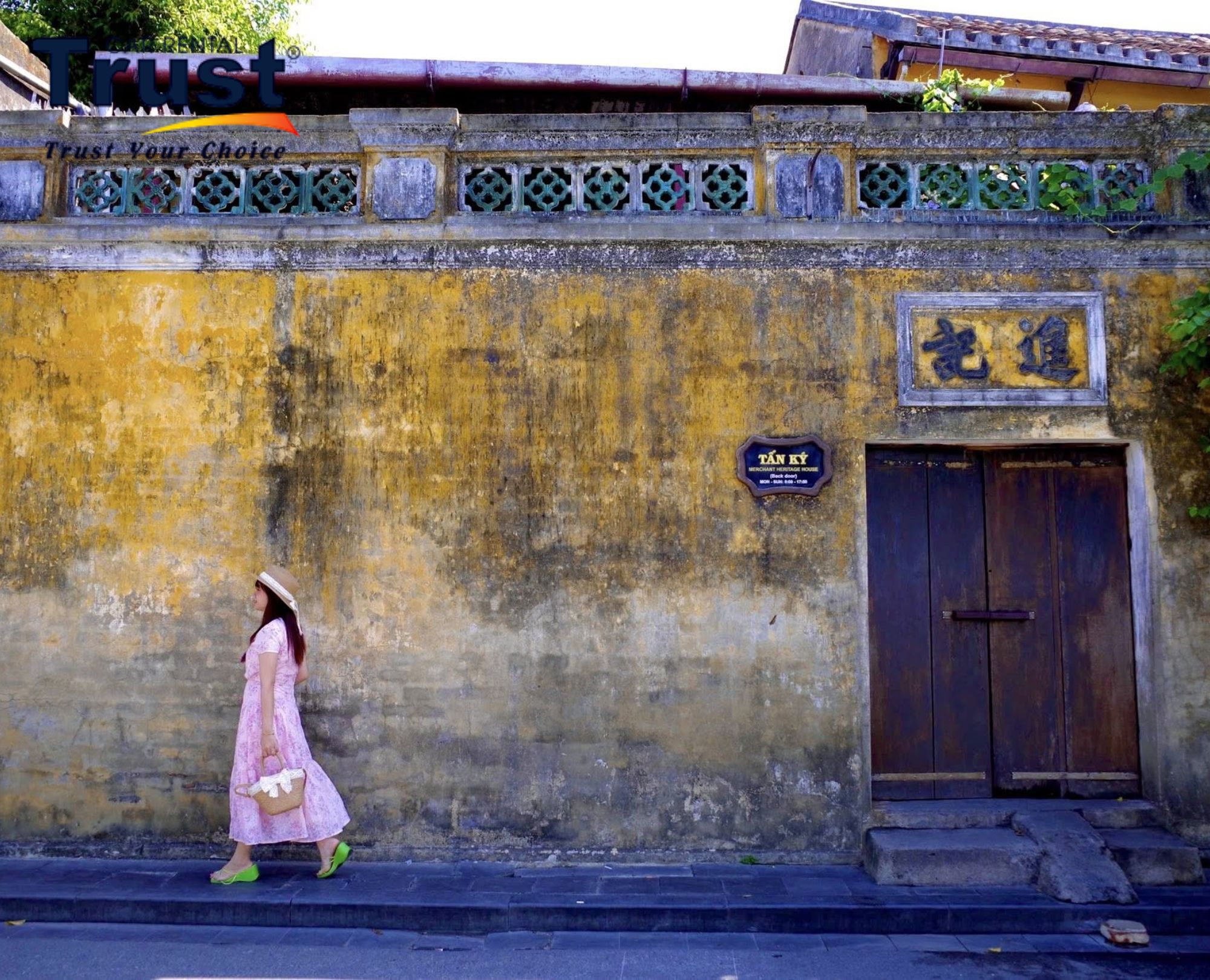 tan-ky-old-house
