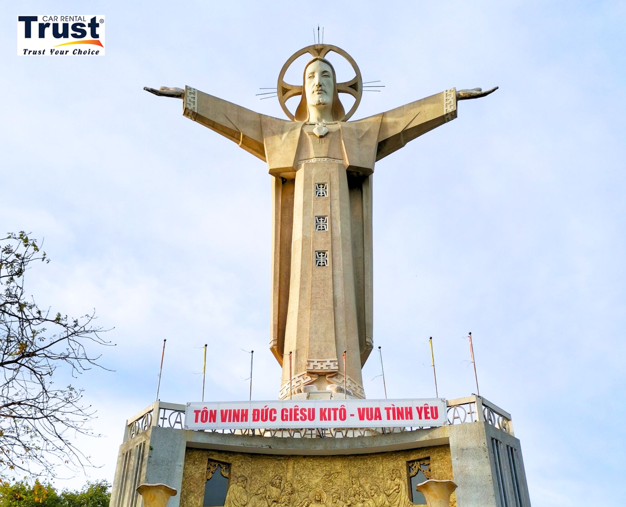 the-iconic-statue-of-christ-the-king-with-open-arms-statue-a-prominent-landmark-in-vung-tau