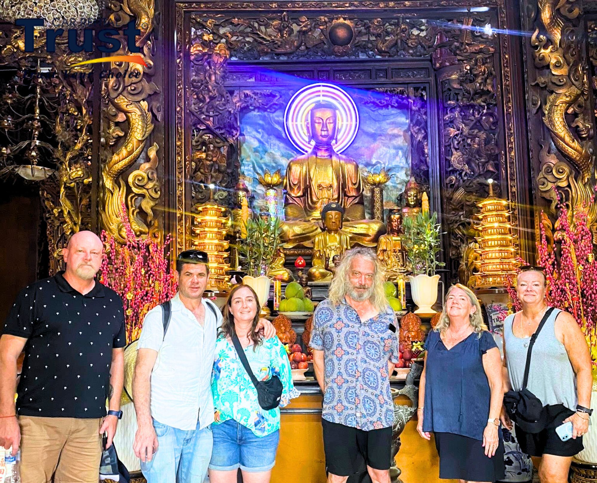 the-ornate-golden-buddha-statue-inside-the-main-hall-of-vinh-trang-pagoda