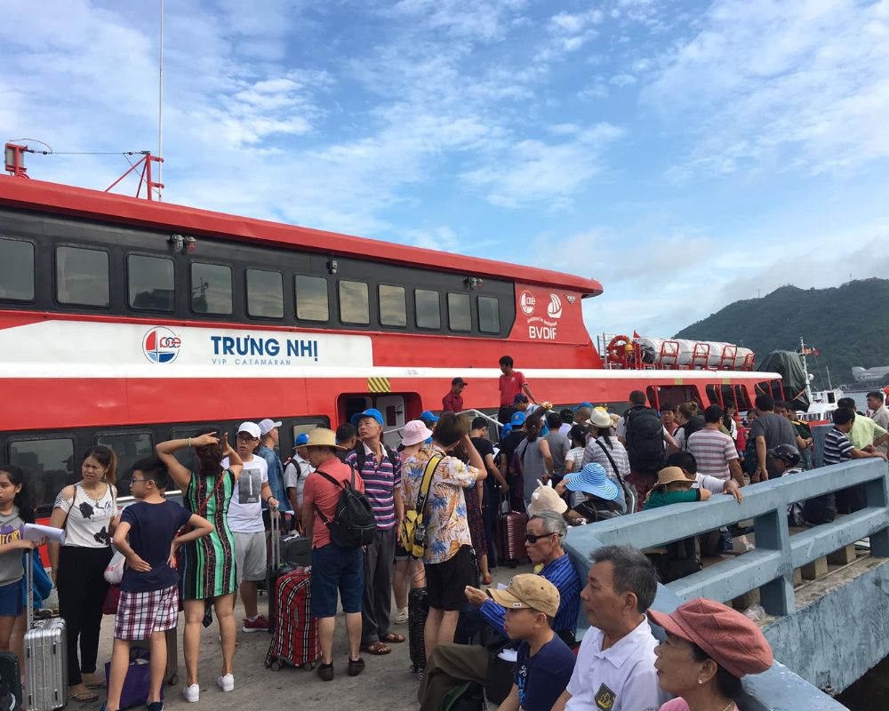 The speadboat from Tran De Port to Con Dao island