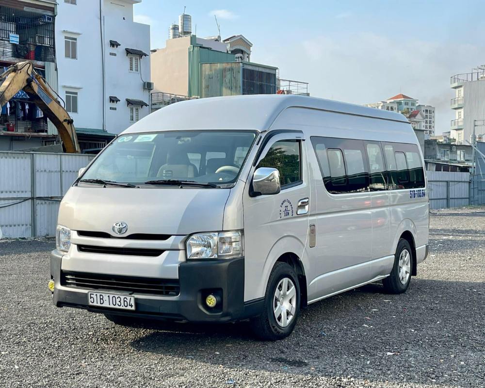 Toyota Hiace type 14 seats