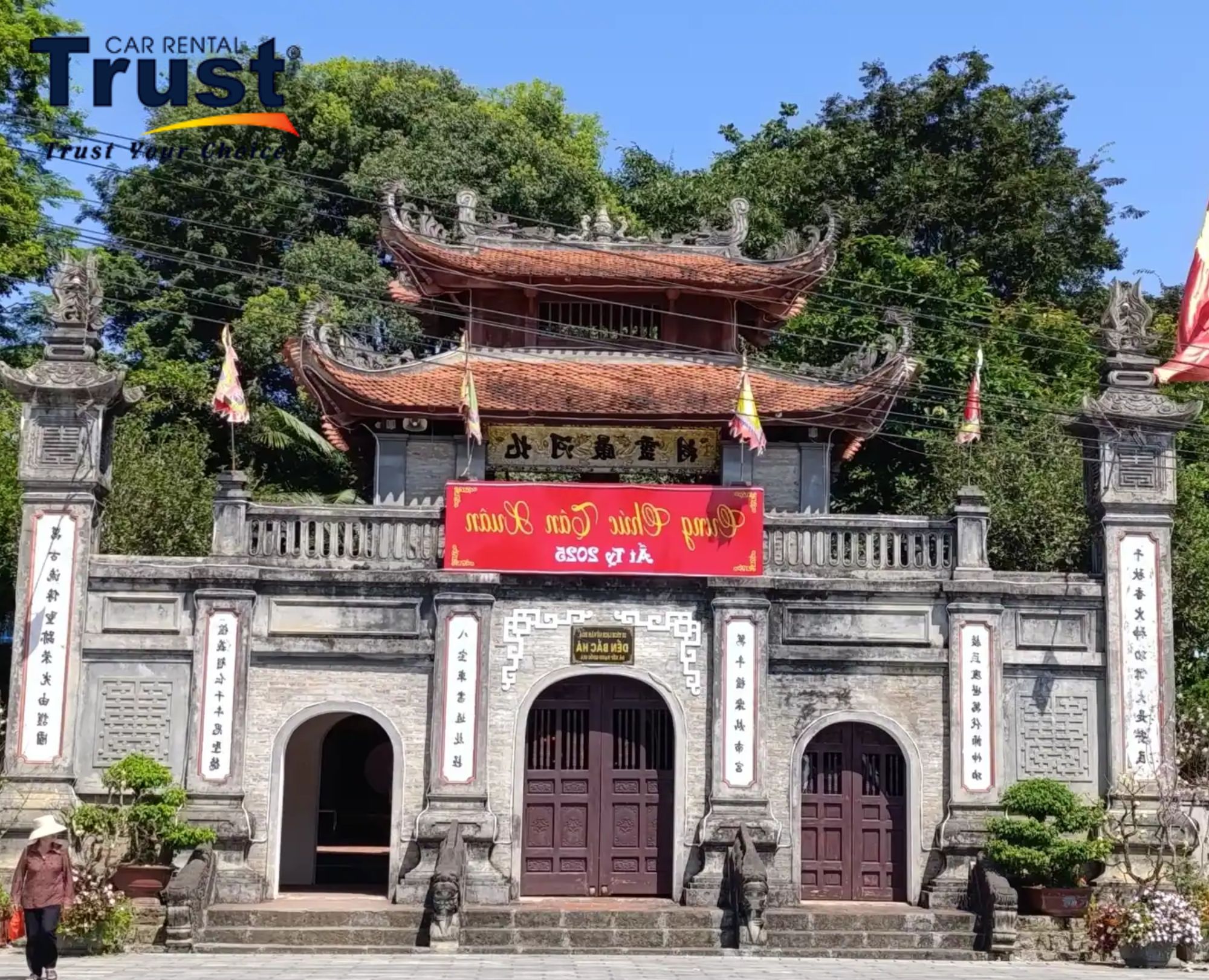 traditional-vietnamese-temple-architecture-at-bac-ha-a-stop-on-a-sightseeing-tour