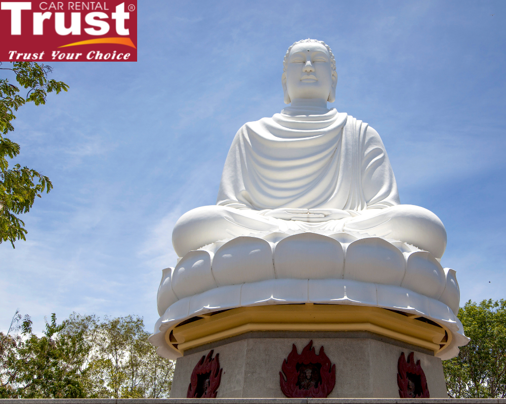 Visit the Buddha in Nha Trang 