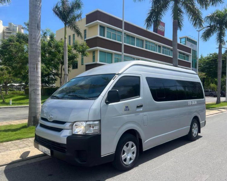 Minivan Toyota Hiace 14 seat